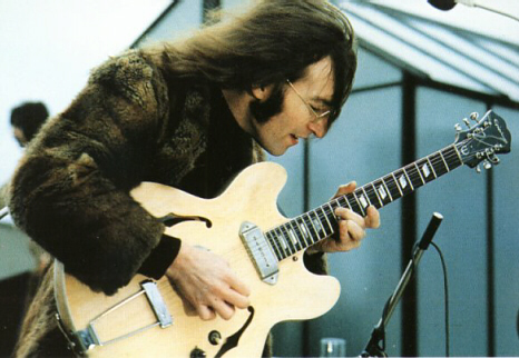Con Lennonun gitarası 2,4 milyon dollara satıldı