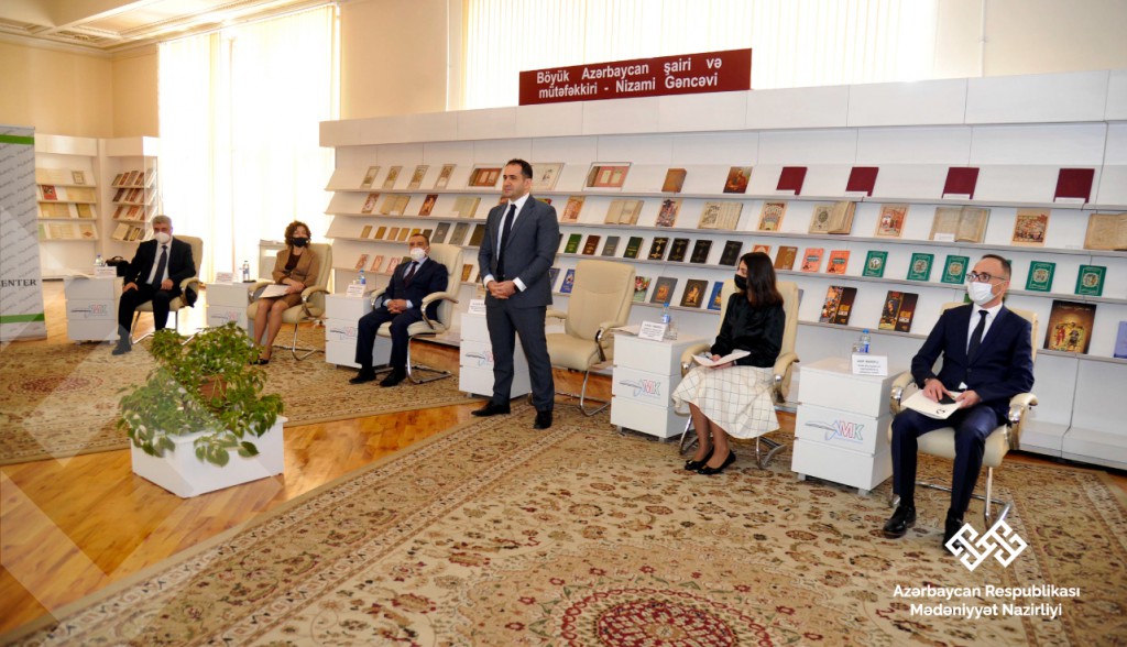 “Müasir dövrdə Nizami mədəni irsinin təfsiri” kitabı təqdim edildi