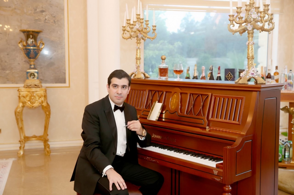 Emil Şahin “Bir sevgi hekayəsi” operettası ilə yaradıcılığa qayıdır