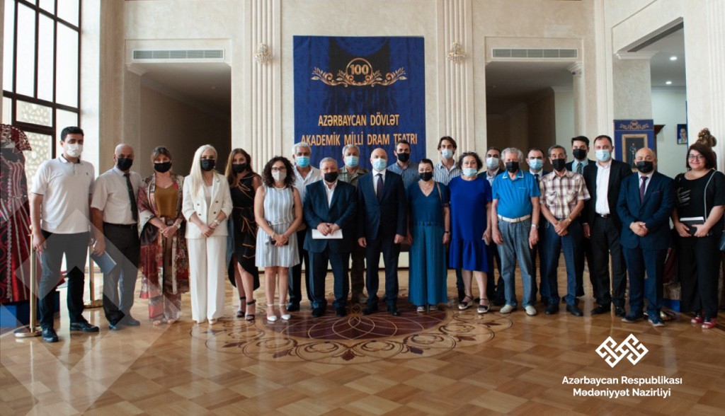 Mədəniyyət naziri Dram Teatrının yaradıcı heyəti ilə görüşüb